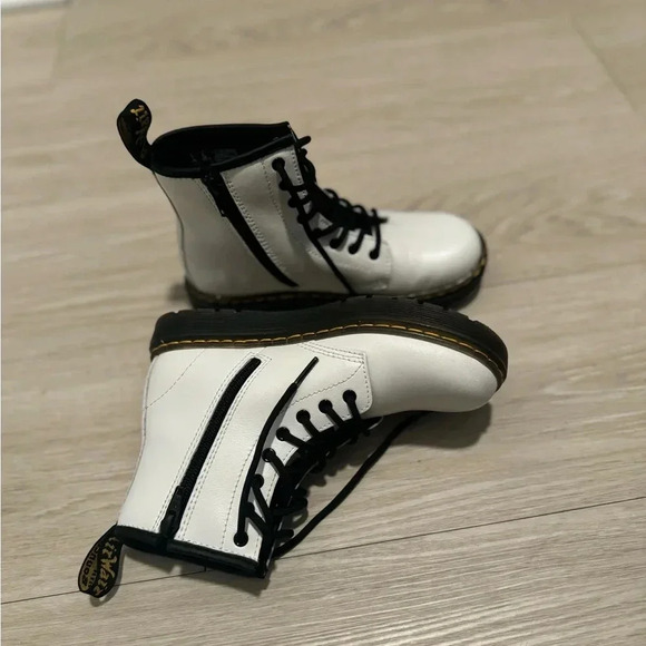 DR MARTENS YOUTH 1460 LEATHER LACE UP BOOTS - Picture 6 of 15